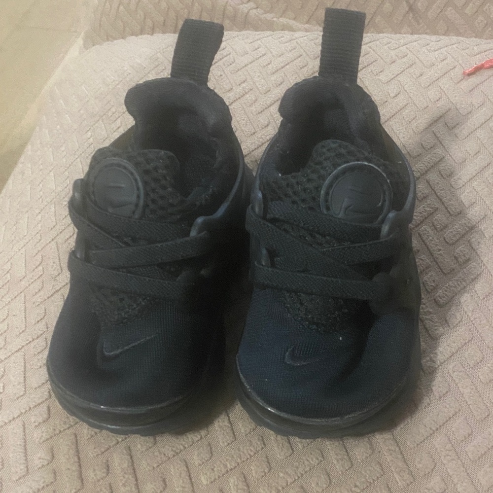 Nike Kids Black Sneakers